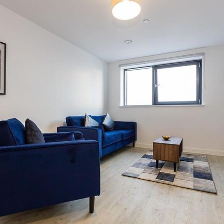Modern 2 Bed Salford Apartment Stunning Views แมนเชสเตอร์ ภายนอก รูปภาพ
