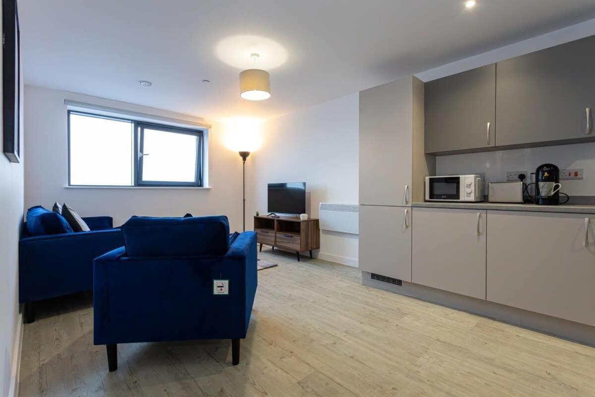 Modern 2 Bed Salford Apartment Stunning Views แมนเชสเตอร์ ภายนอก รูปภาพ