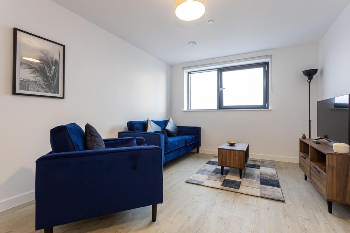 Modern 2 Bed Salford Apartment Stunning Views แมนเชสเตอร์ ภายนอก รูปภาพ