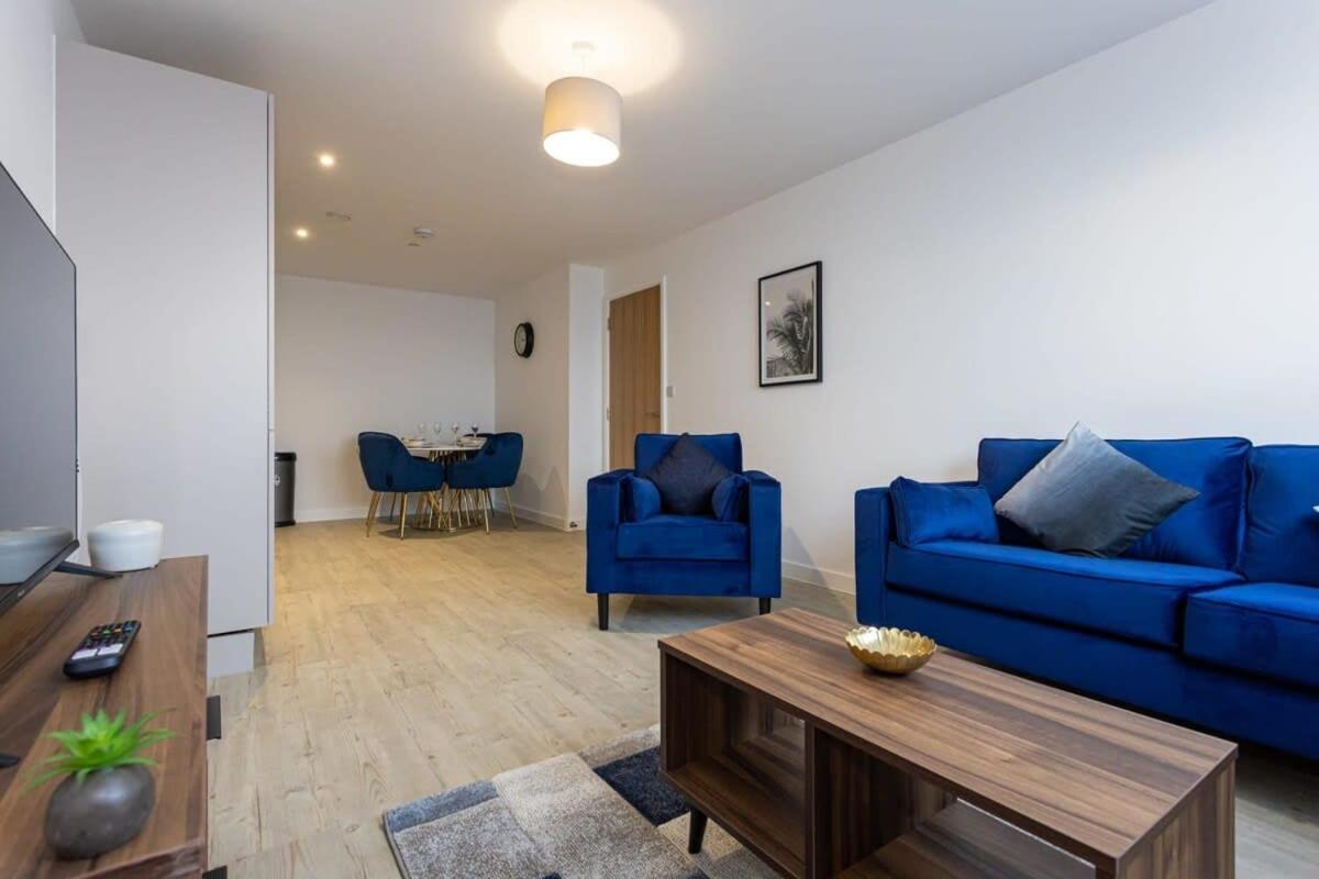 Modern 2 Bed Salford Apartment Stunning Views แมนเชสเตอร์ ภายนอก รูปภาพ