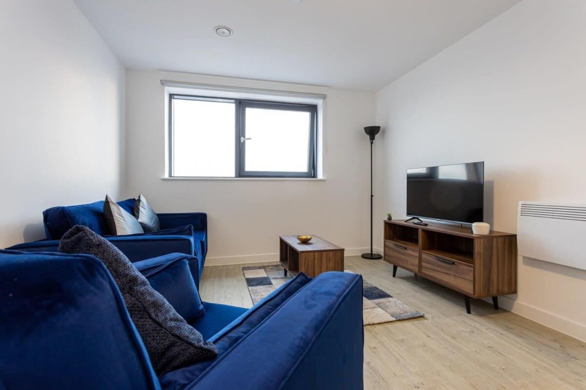 Modern 2 Bed Salford Apartment Stunning Views แมนเชสเตอร์ ภายนอก รูปภาพ